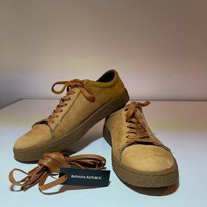 Banana Republic Donevin style. Crepe sole sneakers.